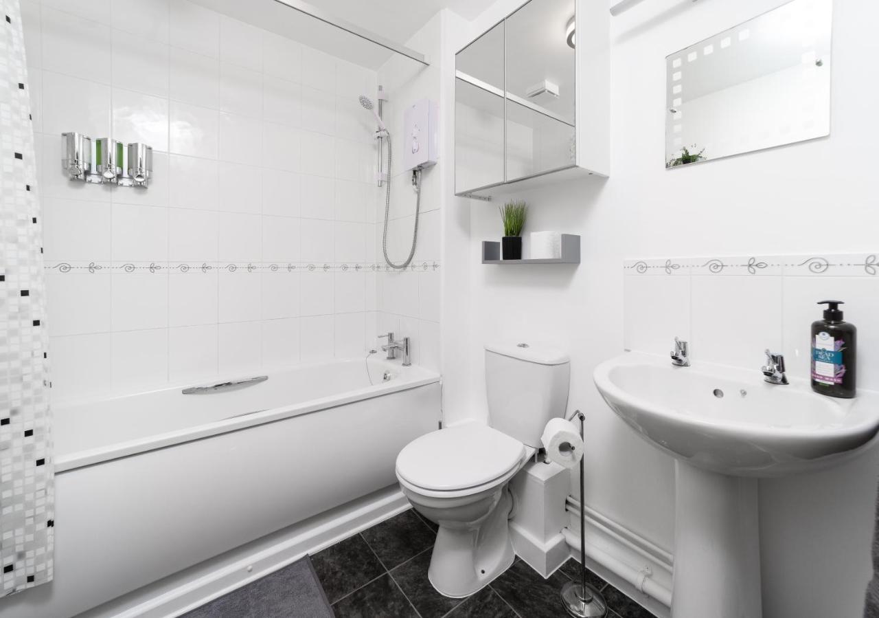 Charming 2Br Ground Floor Flat In Sholing, 11 Mins From City Centre - Recently Set Up With Love Σαουθάμπτον Εξωτερικό φωτογραφία